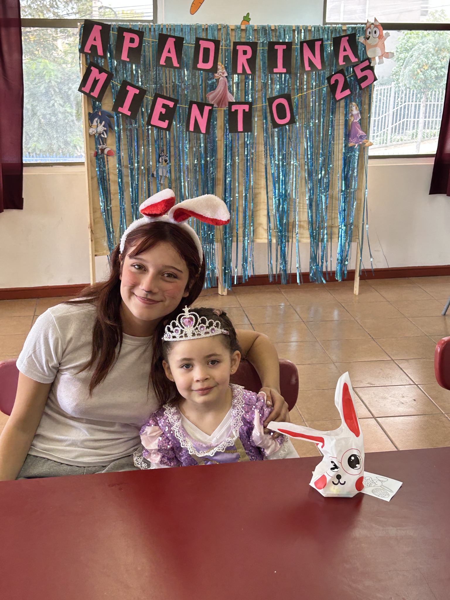 ¡El apadrinamiento de nuestros queridos estudiantes de 4° medio a los pequeñitos de Kínder! 2025 - 492944047_1158784046044586_3792636369726788968_n.jpg